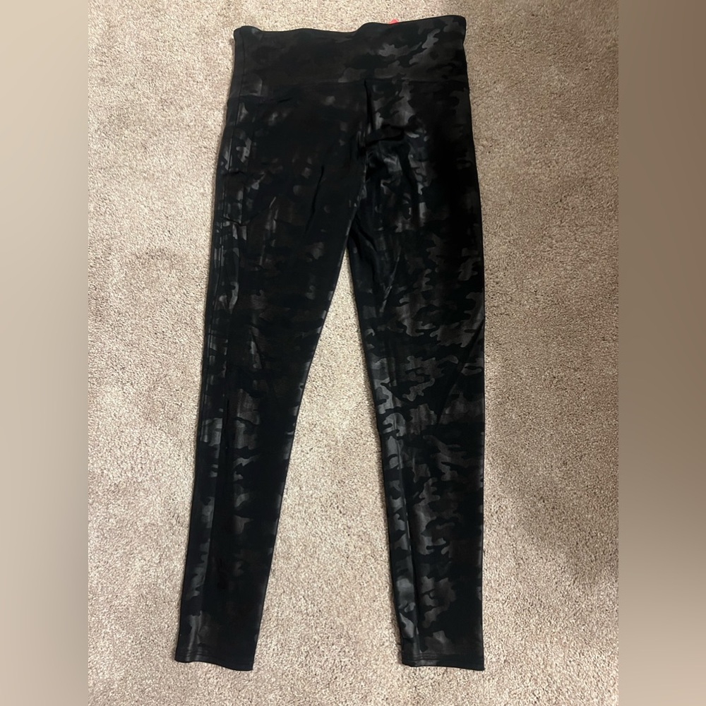 SPANX Black Faux Leather Camo Leggings Petite Length - Picture 3 of 6